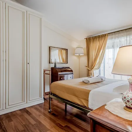Tuscolana Sunset Apartman *